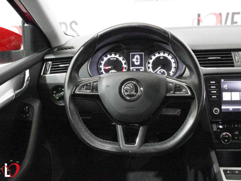 SKODA OCTAVIA 2.0 TDI CR AMBITION 6 VEL 150 de segunda mano