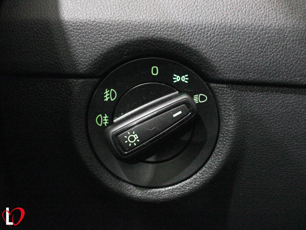 SKODA OCTAVIA 2.0 TDI CR AMBITION 6 VEL 150 de segunda mano