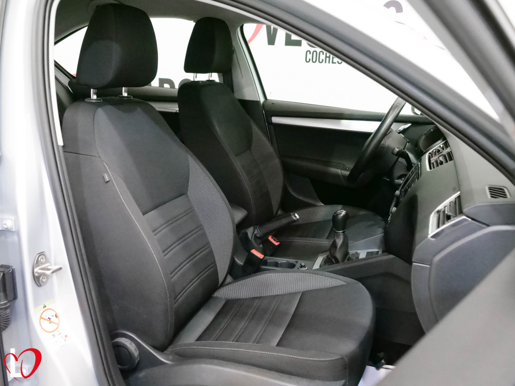 SKODA OCTAVIA 2.0 TDI CR AMBITION 6 VEL 150 de segunda mano