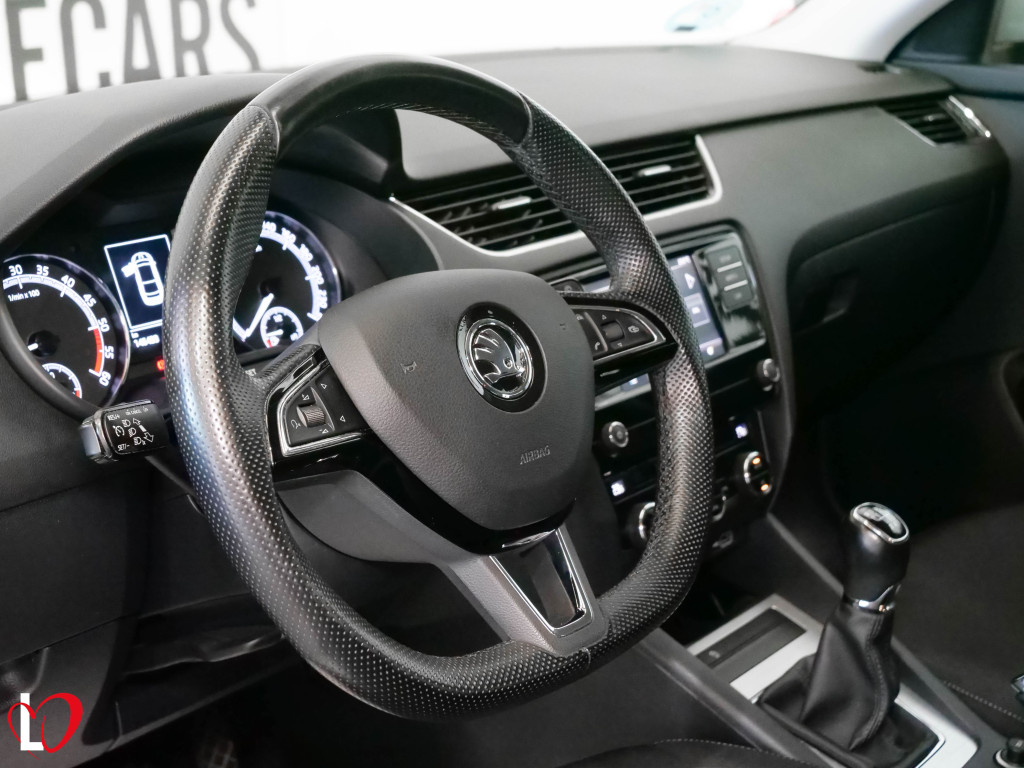 SKODA OCTAVIA 2.0 TDI CR AMBITION 6 VEL 150 de segunda mano