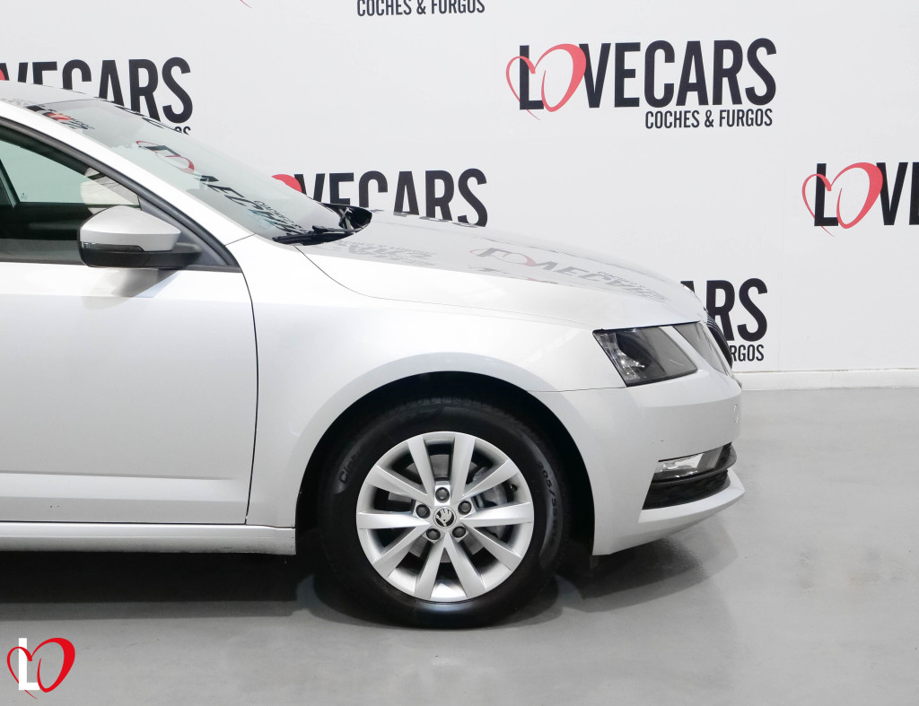 SKODA OCTAVIA 2.0 TDI CR AMBITION 6 VEL 150 de segunda mano
