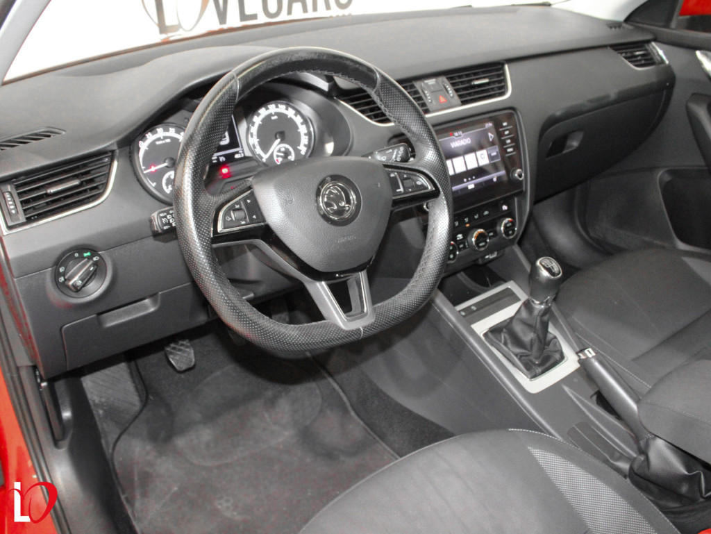 SKODA OCTAVIA 2.0 TDI CR AMBITION 6 VEL 150 de segunda mano