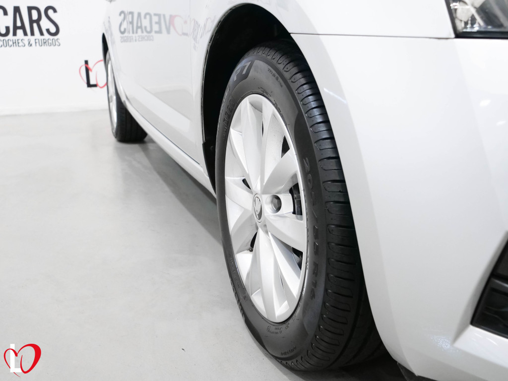 SKODA OCTAVIA 2.0 TDI CR AMBITION 6 VEL 150 de segunda mano