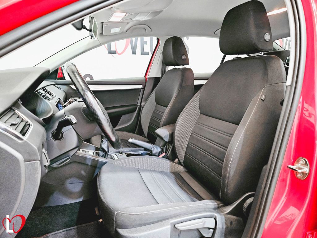 SKODA OCTAVIA 2.0 TDI CR AMBITION 6 VEL 150 de segunda mano