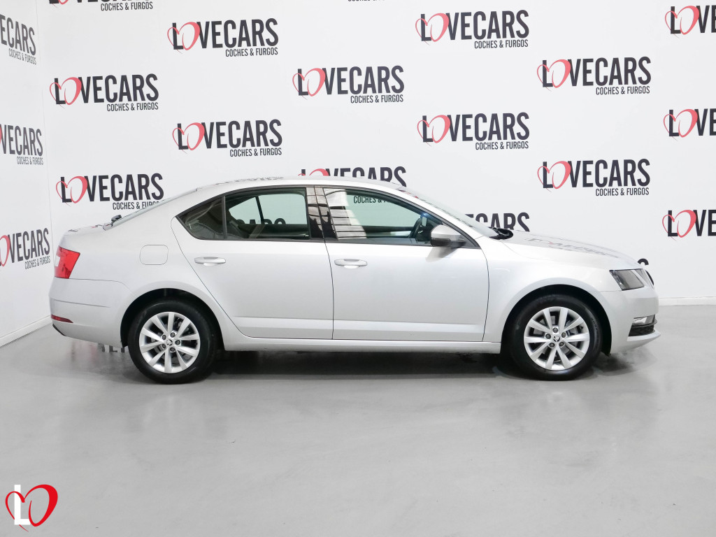 SKODA OCTAVIA 2.0 TDI CR AMBITION 6 VEL 150 de segunda mano