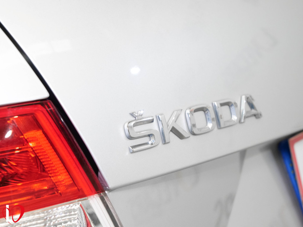 SKODA OCTAVIA 2.0 TDI CR AMBITION 6 VEL 150 de segunda mano