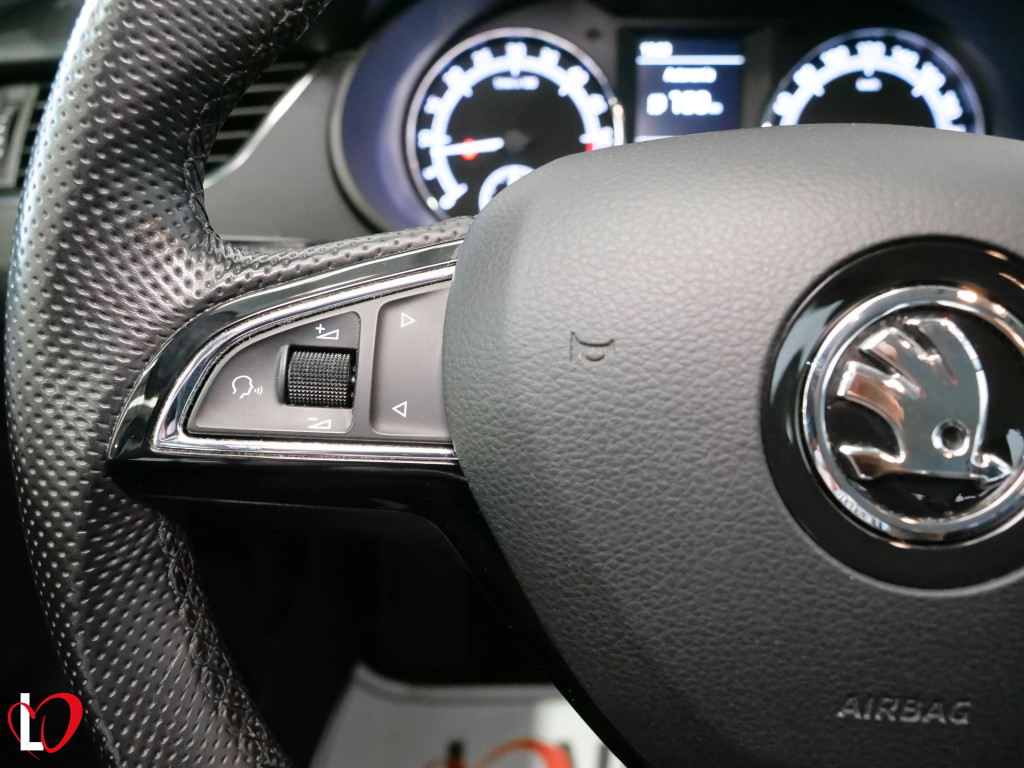 SKODA OCTAVIA 2.0 TDI CR AMBITION 6 VEL 150 de segunda mano
