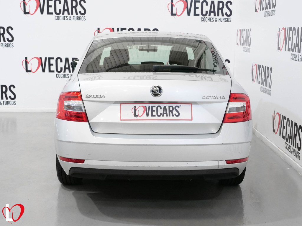SKODA OCTAVIA 2.0 TDI CR AMBITION 6 VEL 150 de segunda mano