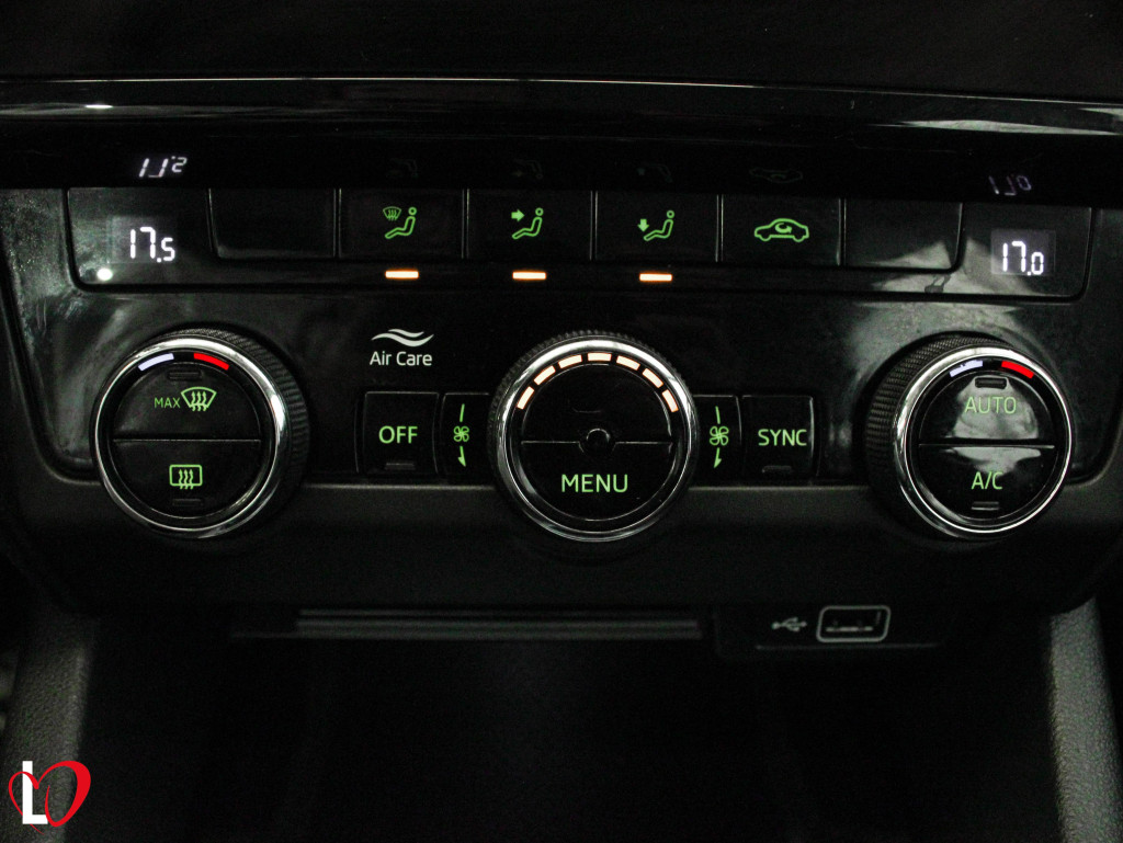 SKODA OCTAVIA 2.0 TDI CR AMBITION 6 VEL 150 de segunda mano