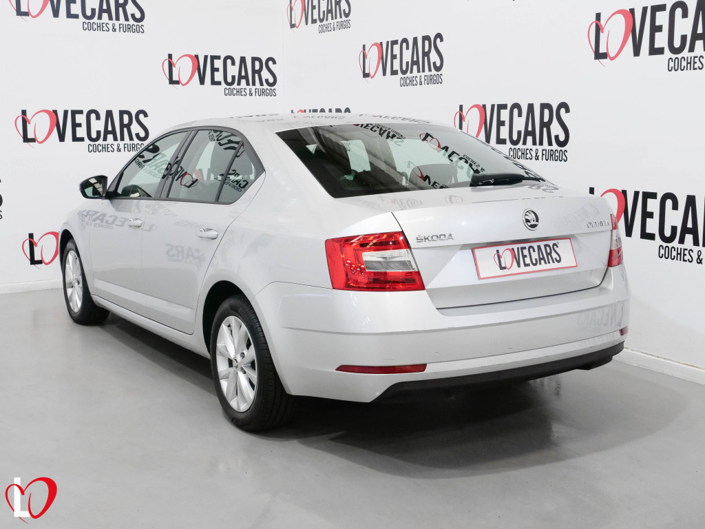 SKODA OCTAVIA 2.0 TDI CR AMBITION 6 VEL 150 de segunda mano