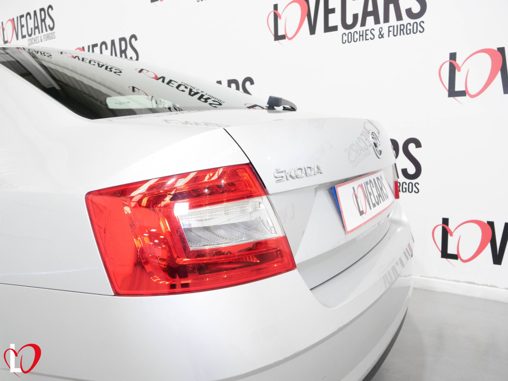 SKODA OCTAVIA 2.0 TDI CR AMBITION 6 VEL 150 de segunda mano