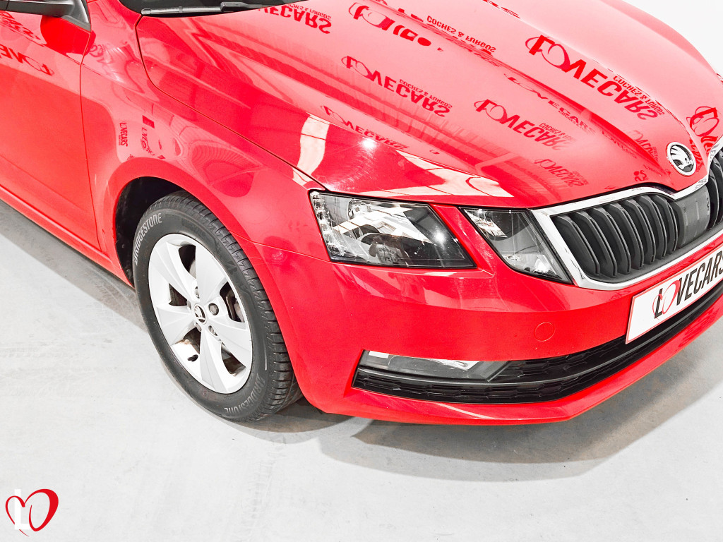 SKODA OCTAVIA 2.0 TDI CR AMBITION 6 VEL 150 de segunda mano