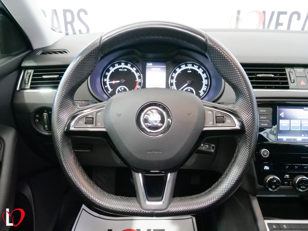 SKODA OCTAVIA 2.0 TDI CR AMBITION 6 VEL 150 de segunda mano