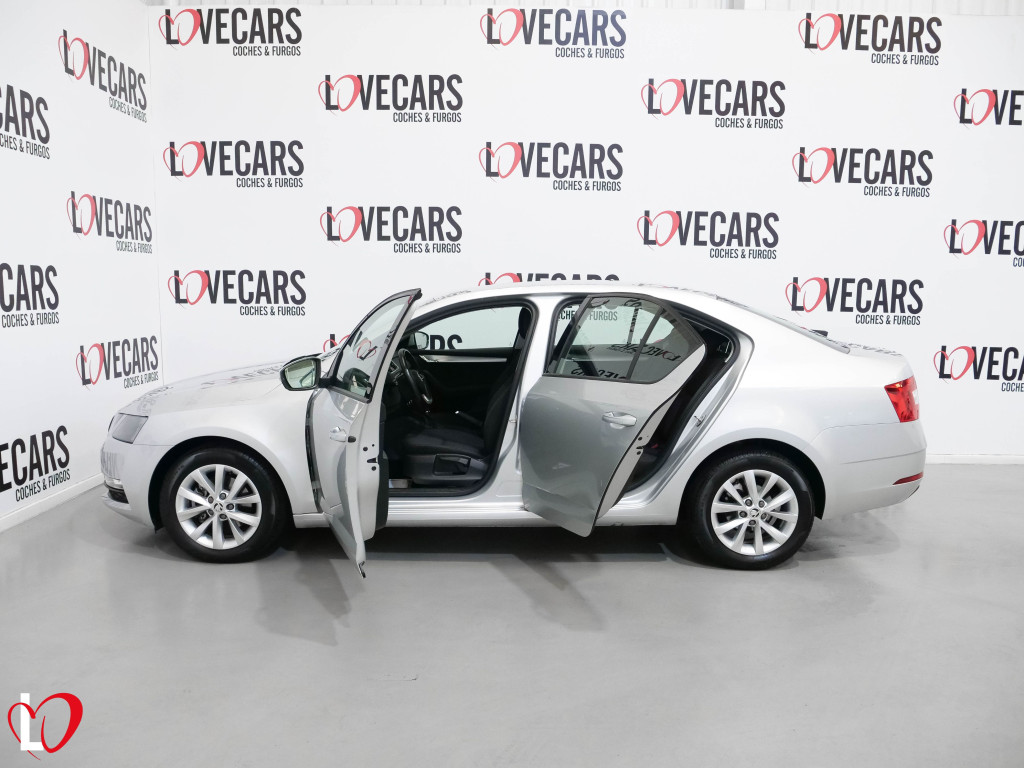 SKODA OCTAVIA 2.0 TDI CR AMBITION 6 VEL 150 de segunda mano