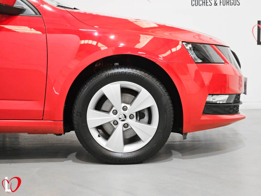 SKODA OCTAVIA 2.0 TDI CR AMBITION 6 VEL 150 de segunda mano