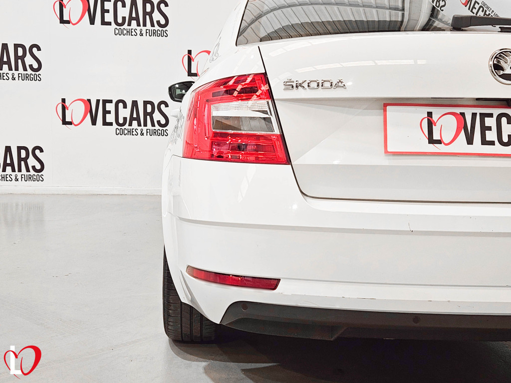 SKODA OCTAVIA 2.0 TDI DSG-7 CR AMBITION 150 de segunda mano
