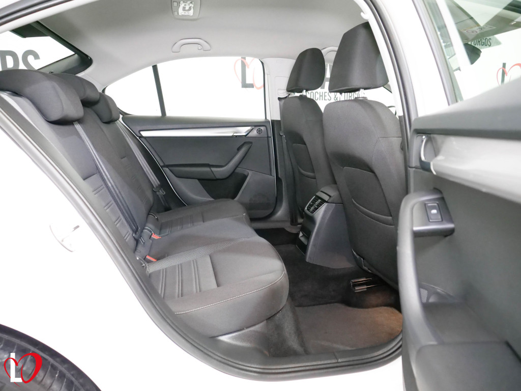 SKODA OCTAVIA 2.0 TDI DSG-7 CR AMBITION 150 de segunda mano