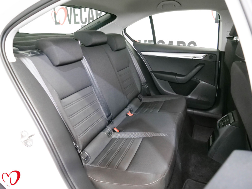SKODA OCTAVIA 2.0 TDI DSG-7 CR AMBITION 150 de segunda mano