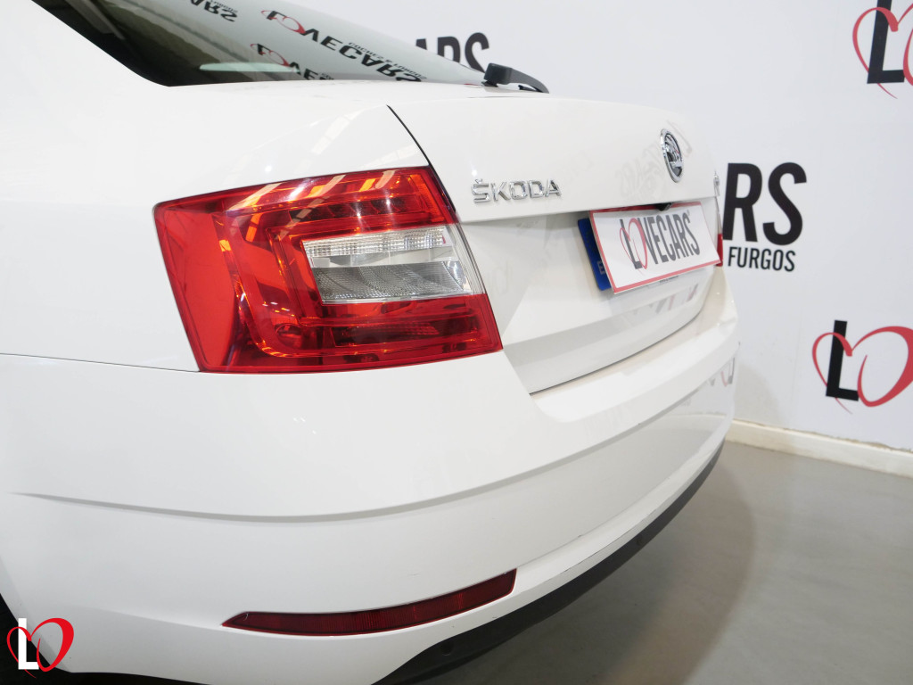 SKODA OCTAVIA 2.0 TDI DSG-7 CR AMBITION 150 de segunda mano