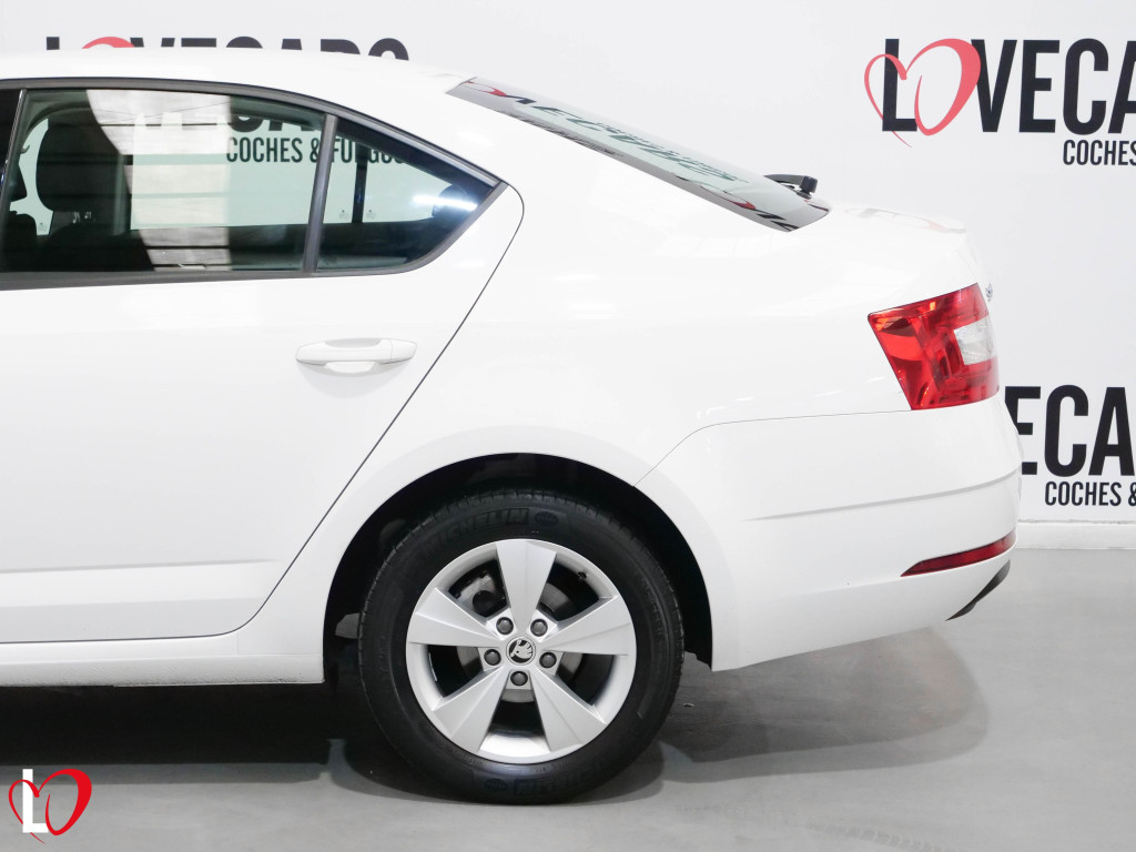 SKODA OCTAVIA 2.0 TDI DSG-7 CR AMBITION 150 de segunda mano