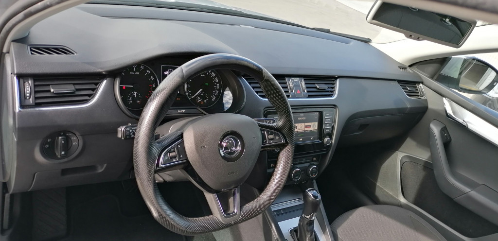 SKODA OCTAVIA 2.0 TDI STYLE DSG 150 de segunda mano