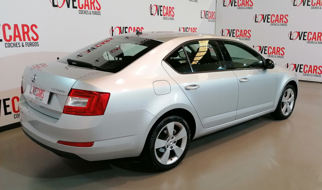 SKODA OCTAVIA 2.0 TDI STYLE DSG 150 de segunda mano