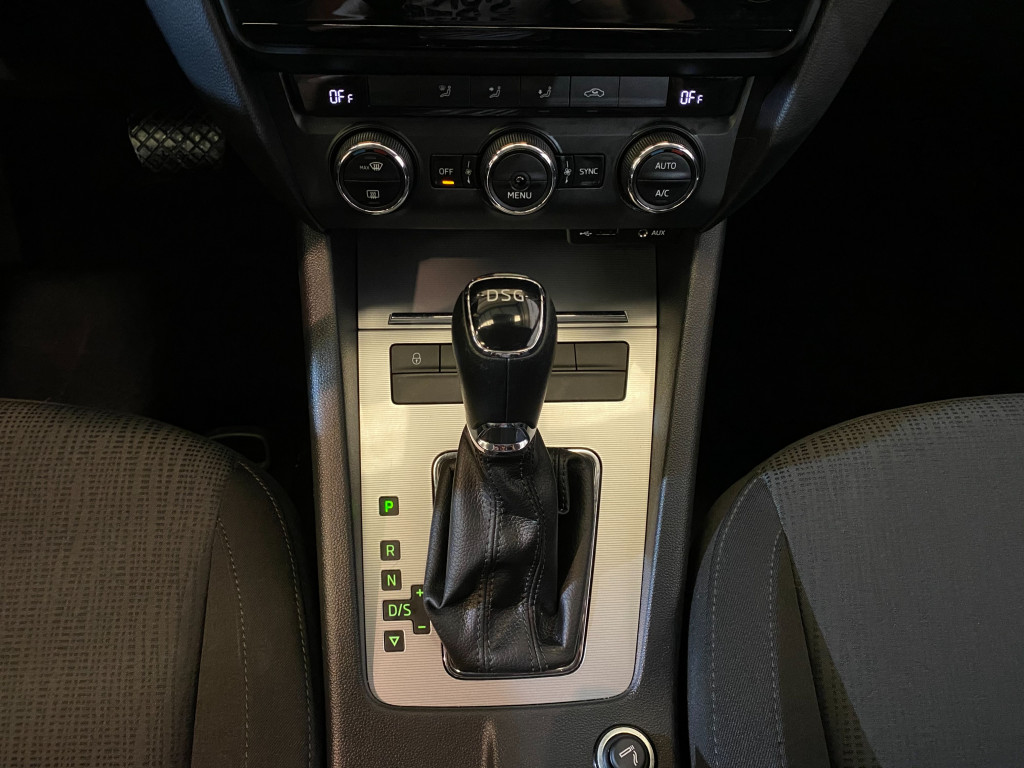 SKODA OCTAVIA 2.0 TDI STYLE DSG 150 de segunda mano