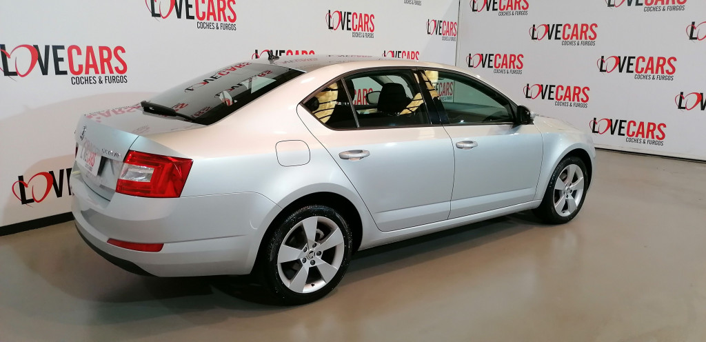 SKODA OCTAVIA 2.0 TDI STYLE DSG 150 de segunda mano