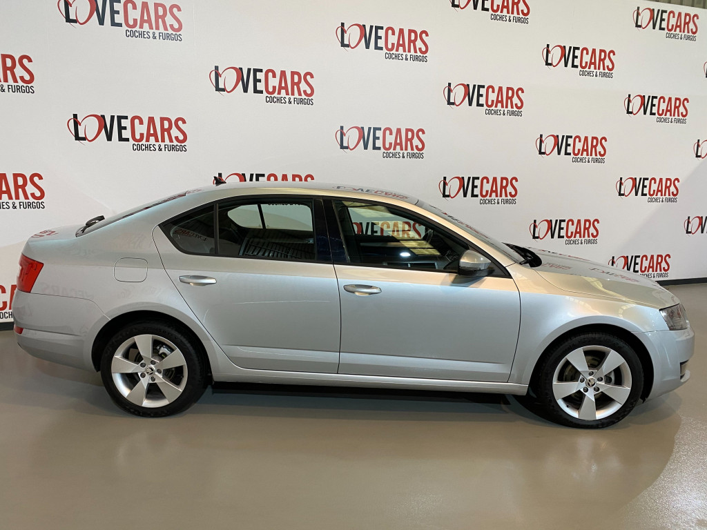 SKODA OCTAVIA 2.0 TDI STYLE DSG 150 de segunda mano