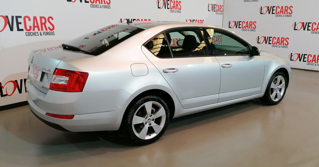 SKODA OCTAVIA 2.0 TDI STYLE DSG 150 de segunda mano