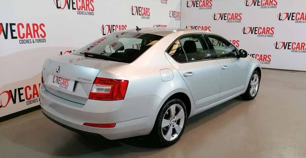 SKODA OCTAVIA 2.0 TDI STYLE DSG 150 de segunda mano