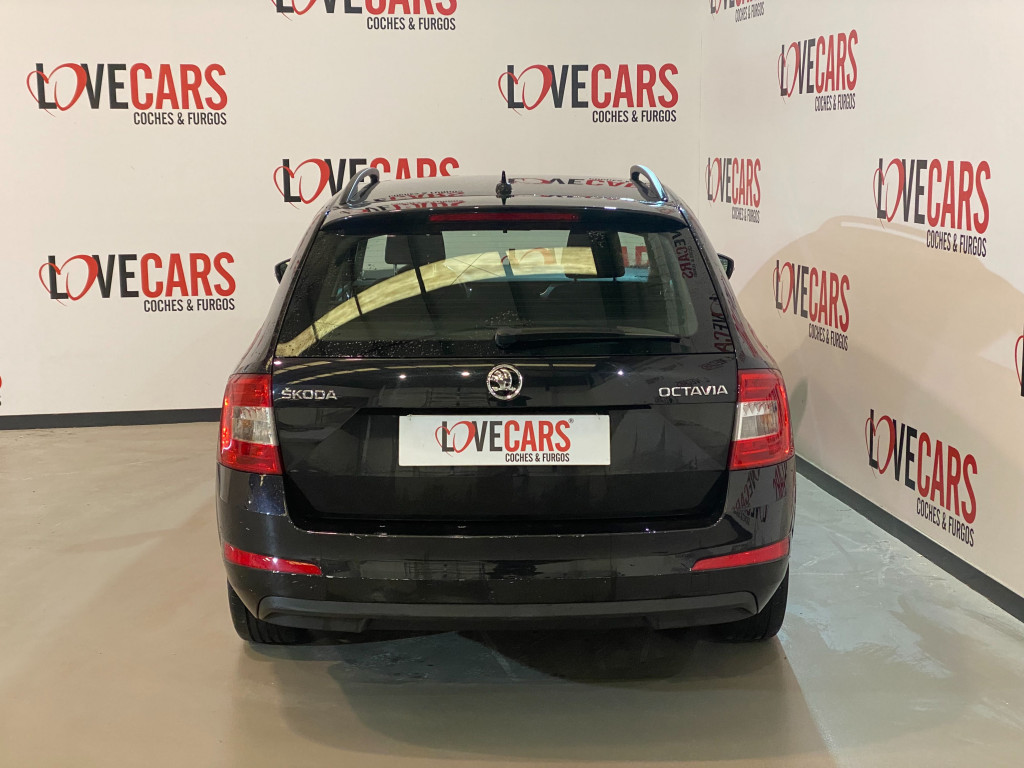 SKODA OCTAVIA COMBI 1.6 TDI CR AMBITION 110 de segunda mano