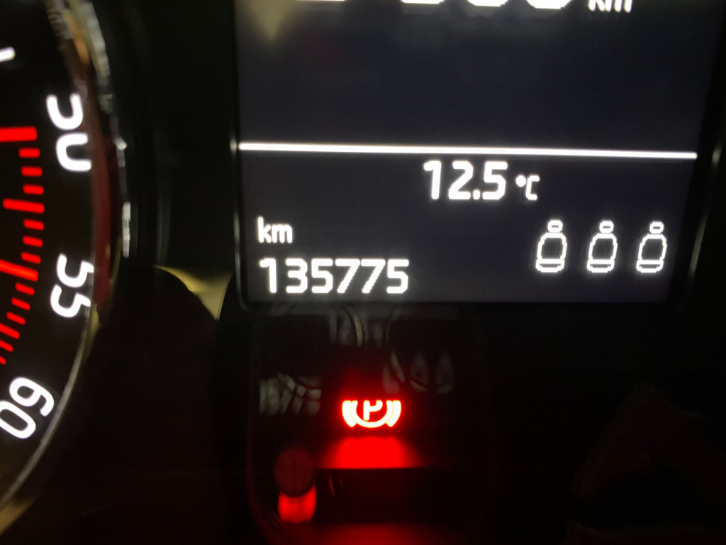 SKODA OCTAVIA COMBI 1.6 TDI CR AMBITION 110 de segunda mano