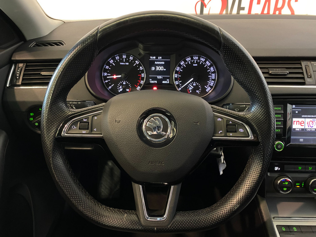 SKODA OCTAVIA COMBI 1.6 TDI CR AMBITION 110 de segunda mano