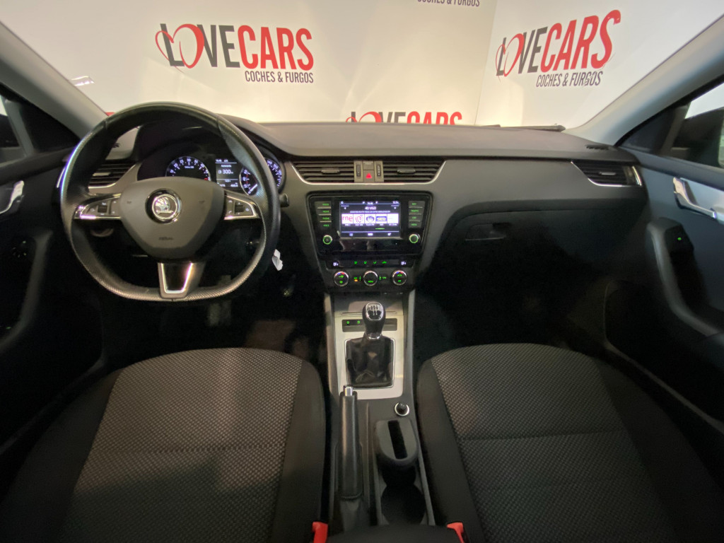SKODA OCTAVIA COMBI 1.6 TDI CR AMBITION 110 de segunda mano