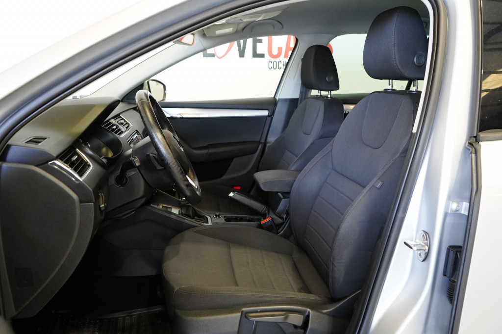 SKODA OCTAVIA COMBI 2.0 TDI DSG CR STYLE 150 de segunda mano