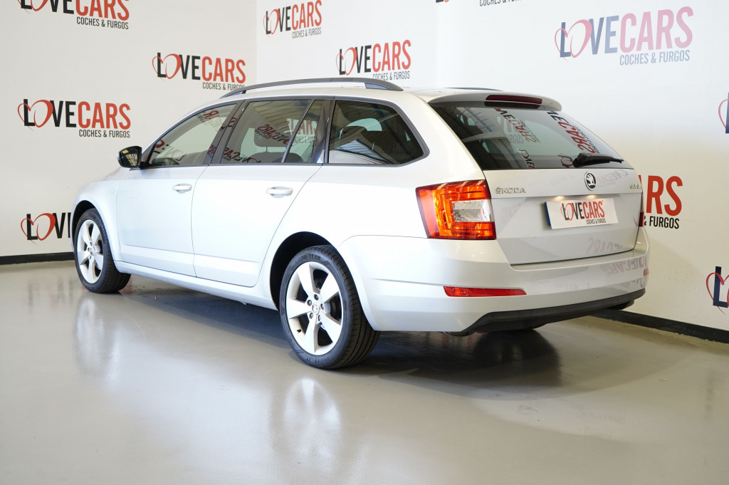 SKODA OCTAVIA COMBI 2.0 TDI DSG CR STYLE 150 de segunda mano