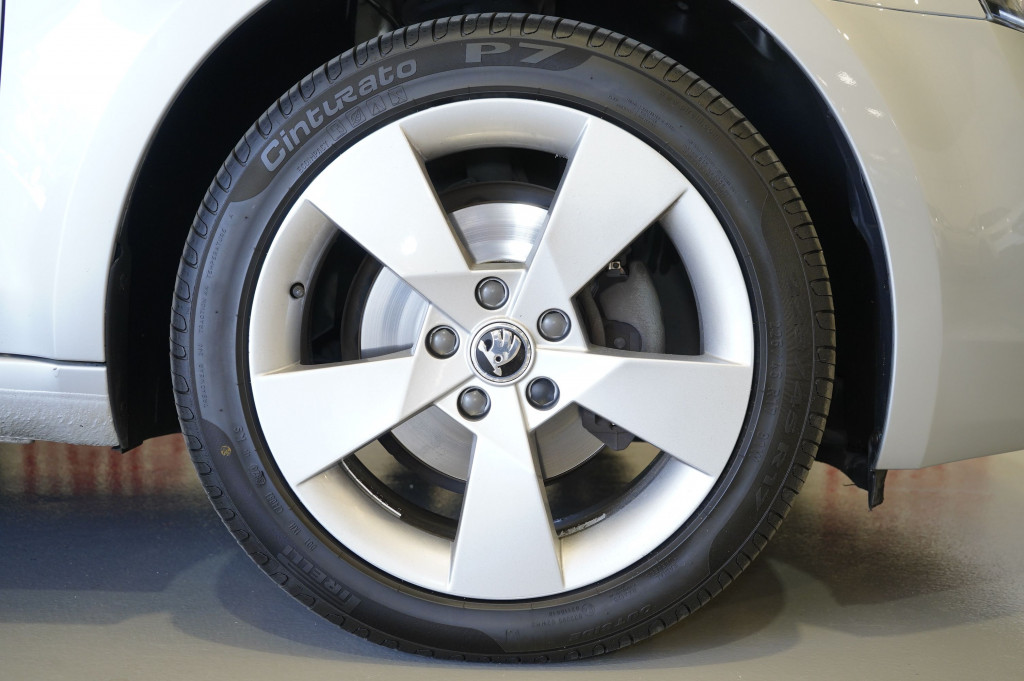 SKODA OCTAVIA COMBI 2.0 TDI DSG CR STYLE 150 de segunda mano