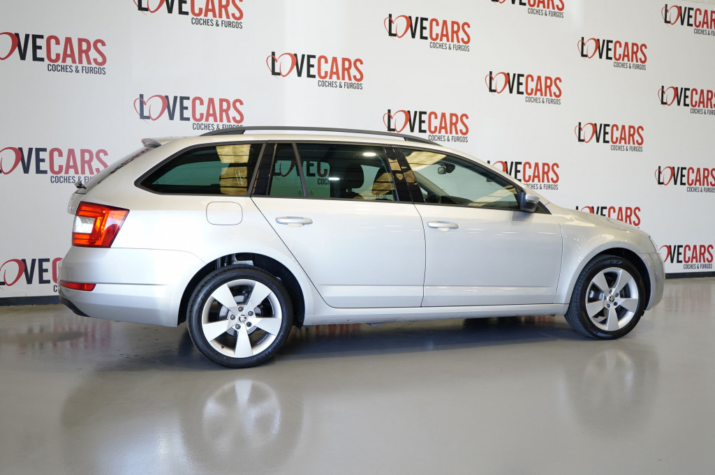 SKODA OCTAVIA COMBI 2.0 TDI DSG CR STYLE 150 de segunda mano
