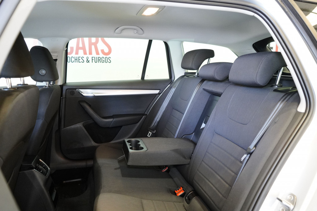 SKODA OCTAVIA COMBI 2.0 TDI DSG CR STYLE 150 de segunda mano