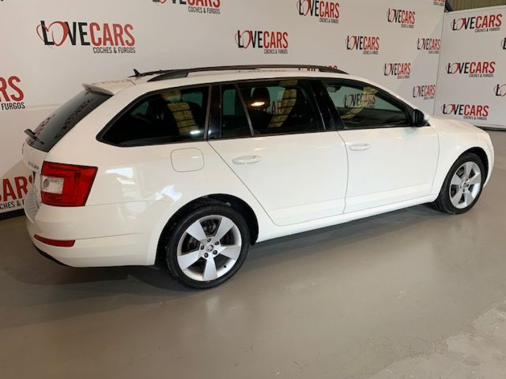 SKODA OCTAVIA COMBI 2.0 TDI S&S STYLE 150 de segunda mano