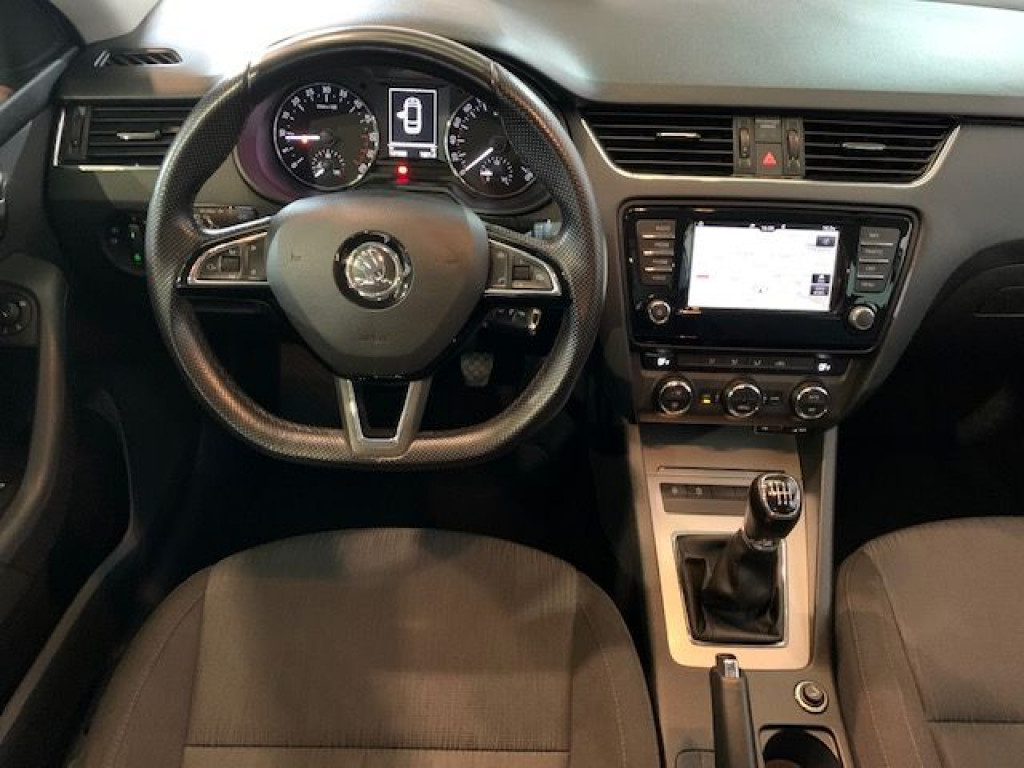 SKODA OCTAVIA COMBI 2.0 TDI S&S STYLE 150 de segunda mano