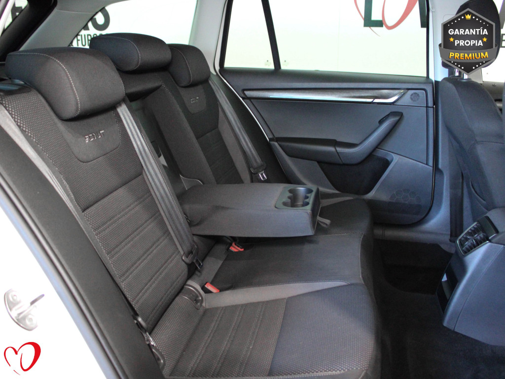 SKODA OCTAVIA SCOUT 2.0 TDI DSG 4X4 SCOUT 150 de segunda mano