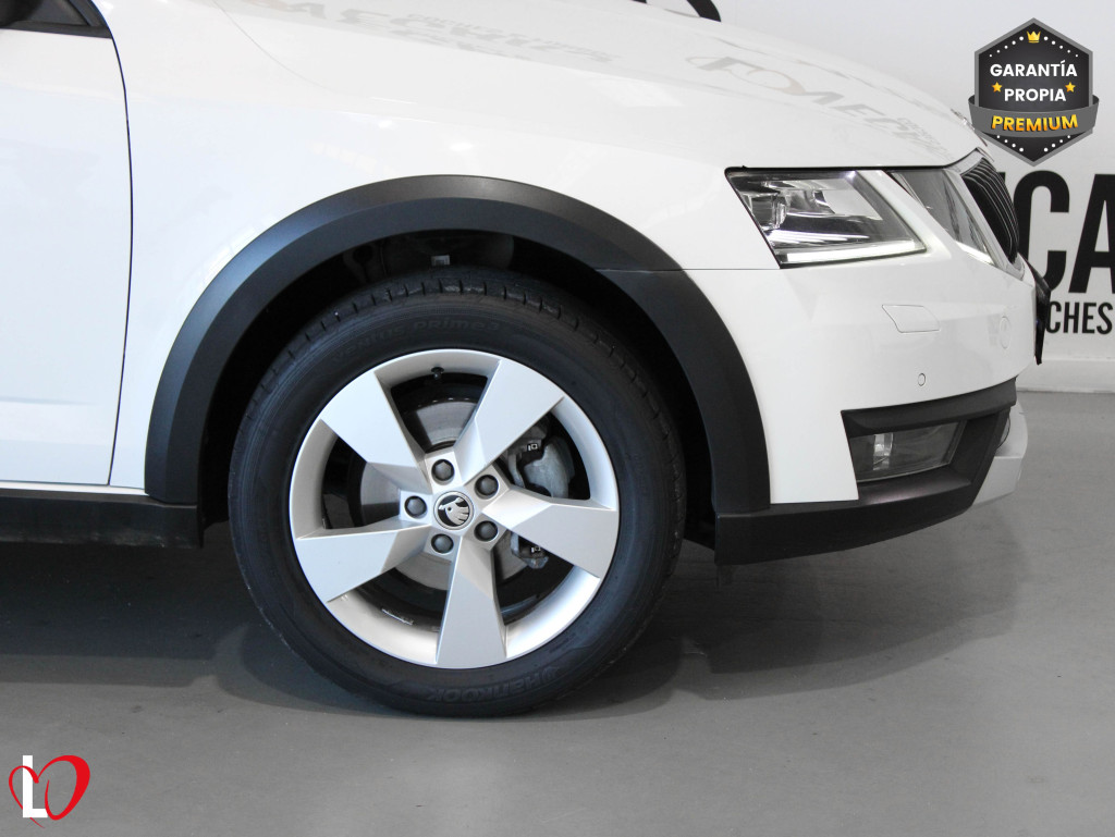 SKODA OCTAVIA SCOUT 2.0 TDI DSG 4X4 SCOUT 150 de segunda mano