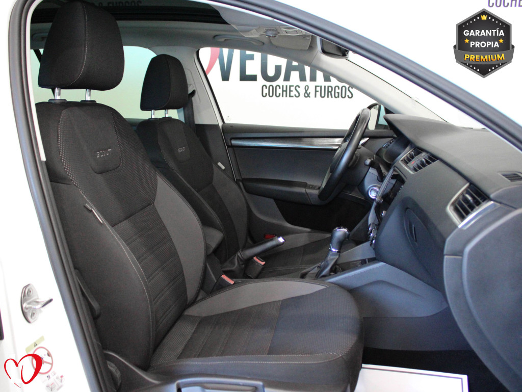 SKODA OCTAVIA SCOUT 2.0 TDI DSG 4X4 SCOUT 150 de segunda mano