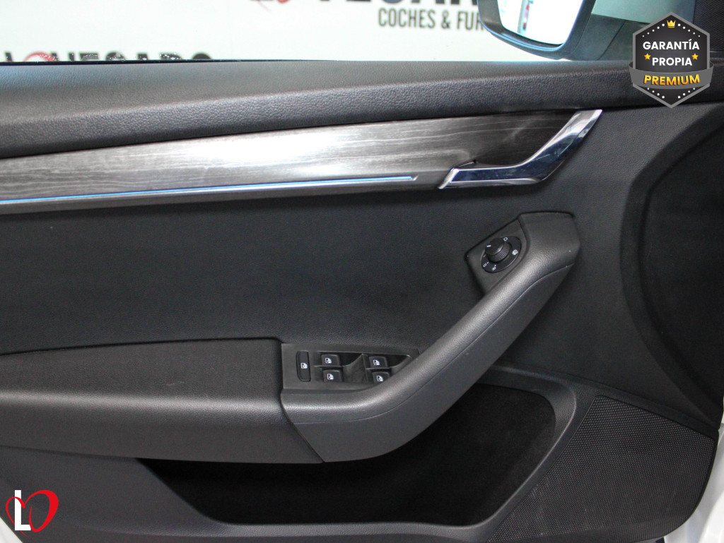 SKODA OCTAVIA SCOUT 2.0 TDI DSG 4X4 SCOUT 150 de segunda mano