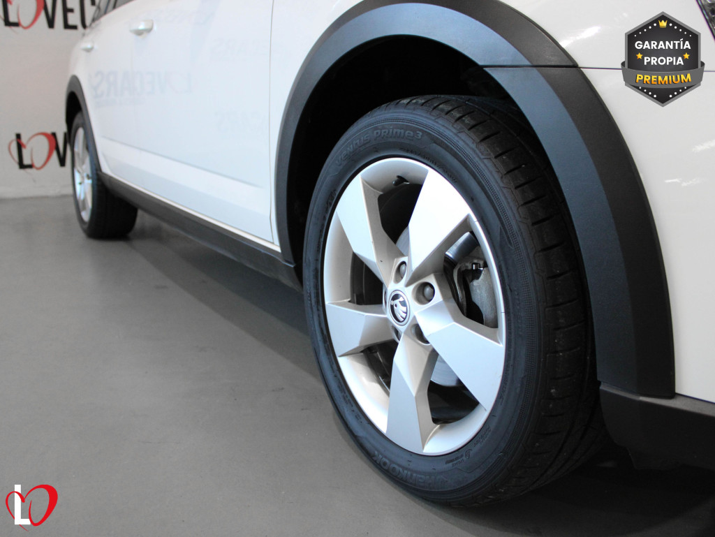 SKODA OCTAVIA SCOUT 2.0 TDI DSG 4X4 SCOUT 150 de segunda mano