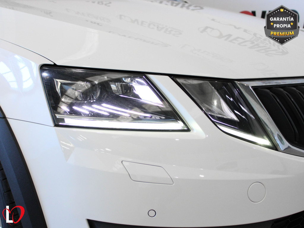 SKODA OCTAVIA SCOUT 2.0 TDI DSG 4X4 SCOUT 150 de segunda mano