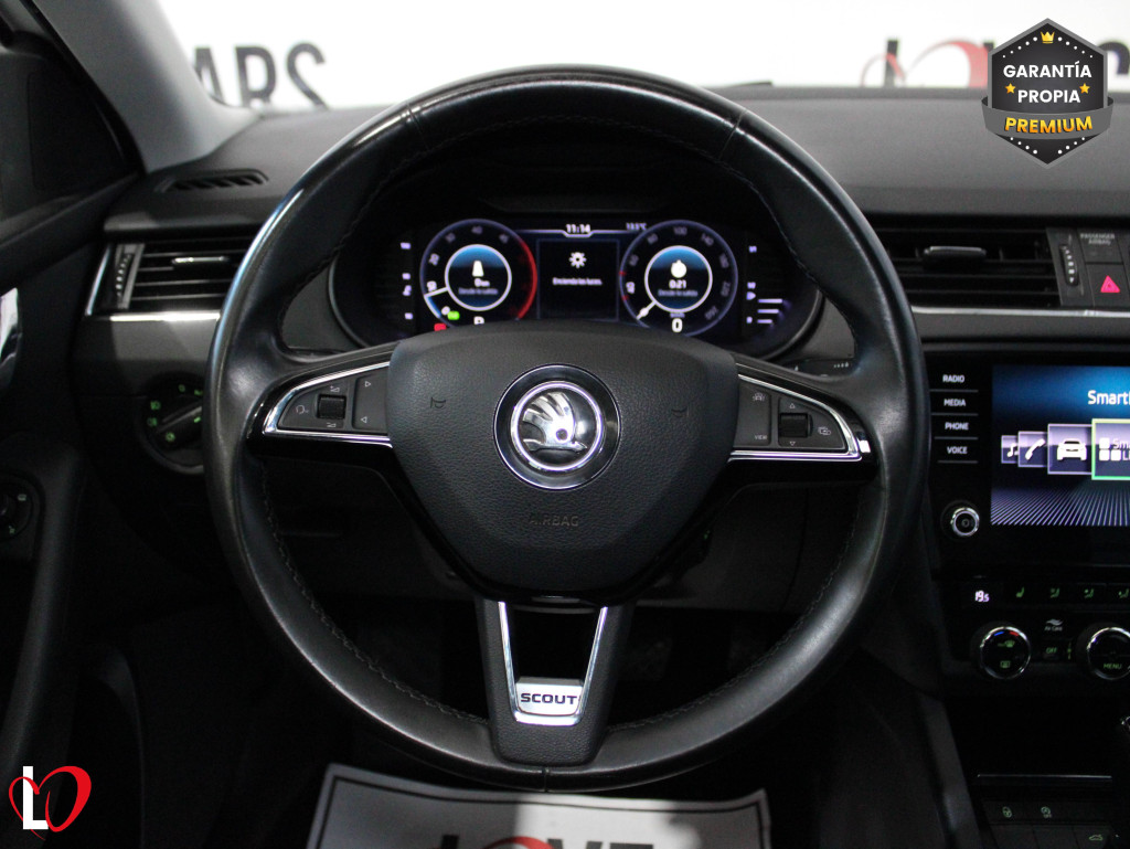 SKODA OCTAVIA SCOUT 2.0 TDI DSG 4X4 SCOUT 150 de segunda mano