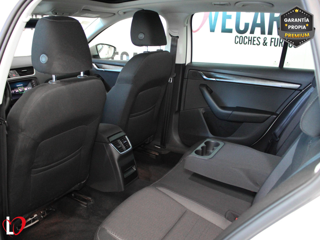SKODA OCTAVIA SCOUT 2.0 TDI DSG 4X4 SCOUT 150 de segunda mano
